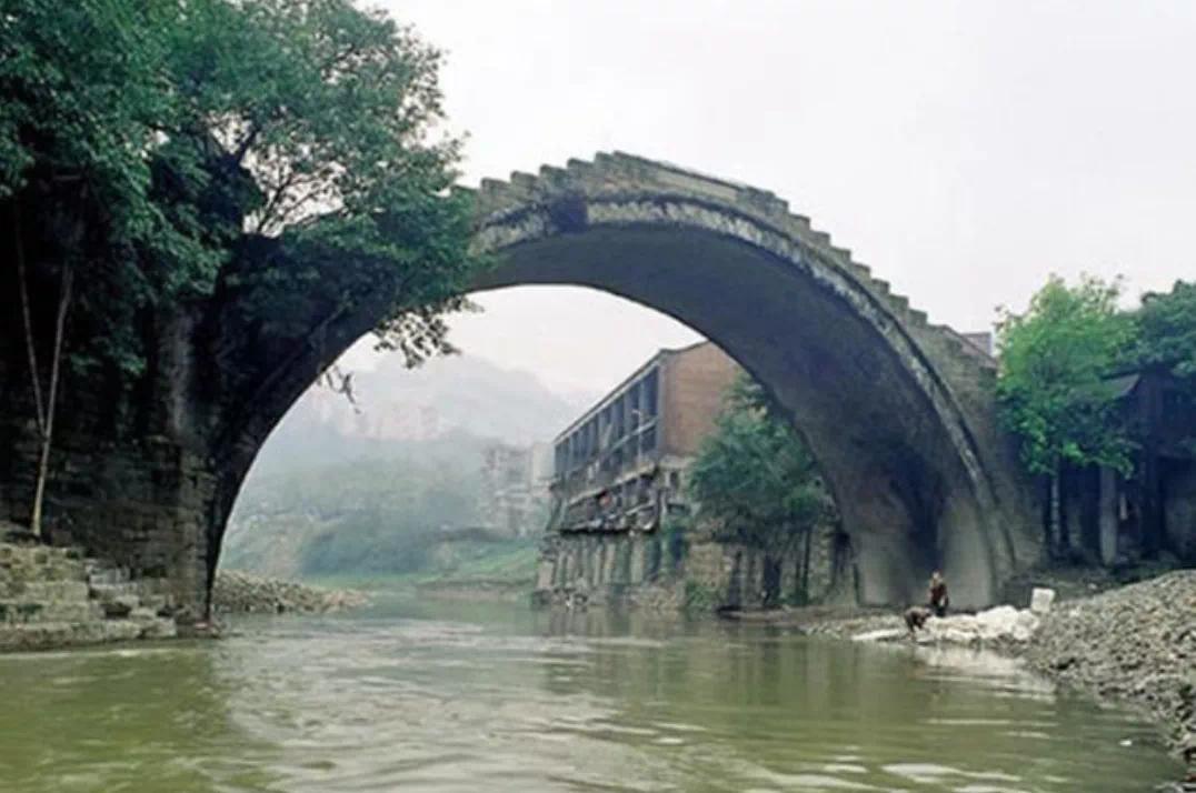 陆安桥，始建于清同治十年(1871年)。