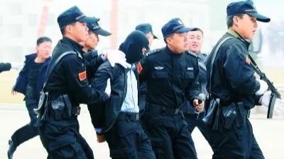 回顾香港乱局：修例风波中暴徒行为令人发指，竟扬言杀害港警孩子