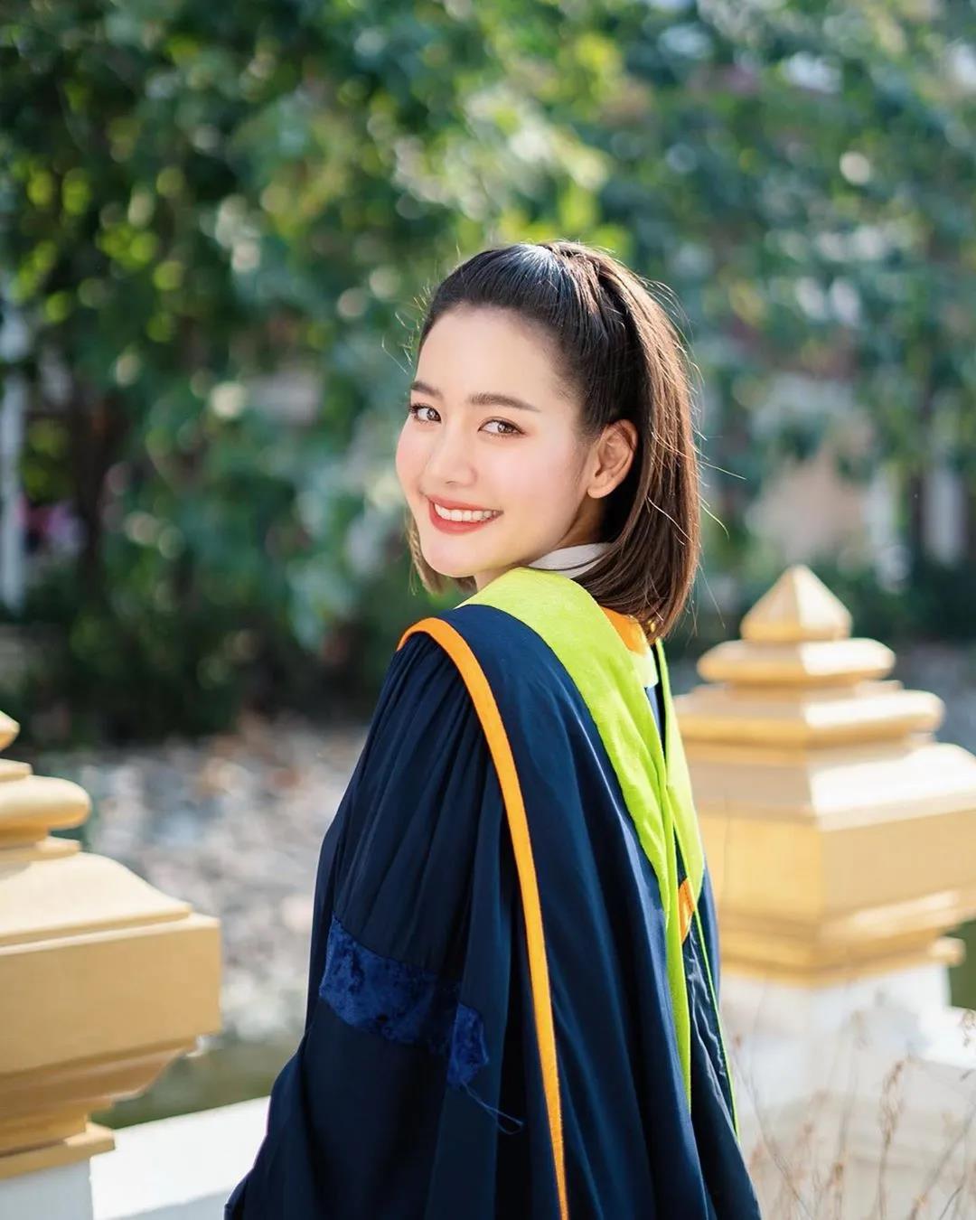 泰国美女"撒糖式微笑"征服百万网友