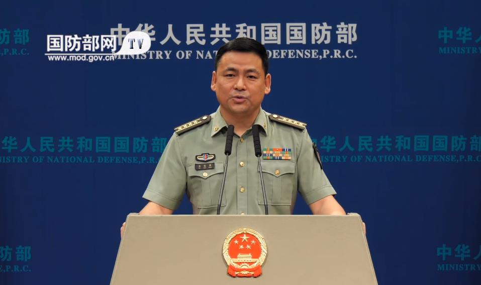 国防部西藏军区在高海拔地区组织多炮种跨昼夜演练