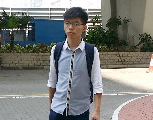 黄之锋被香港选举主任“七问”质疑后 又搞小动作_凤凰网