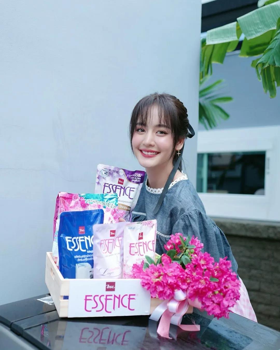 泰国美女"撒糖式微笑"征服百万网友