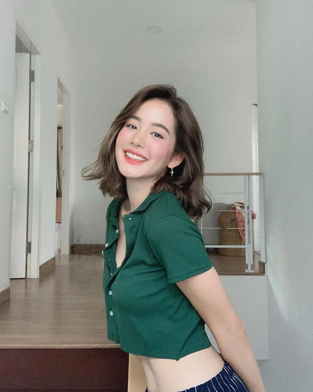 泰国美女"撒糖式微笑"征服百万网友