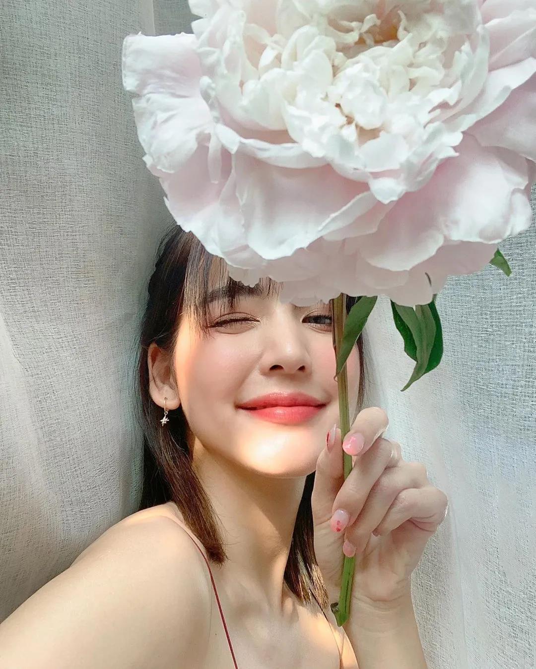 泰国美女"撒糖式微笑"征服百万网友