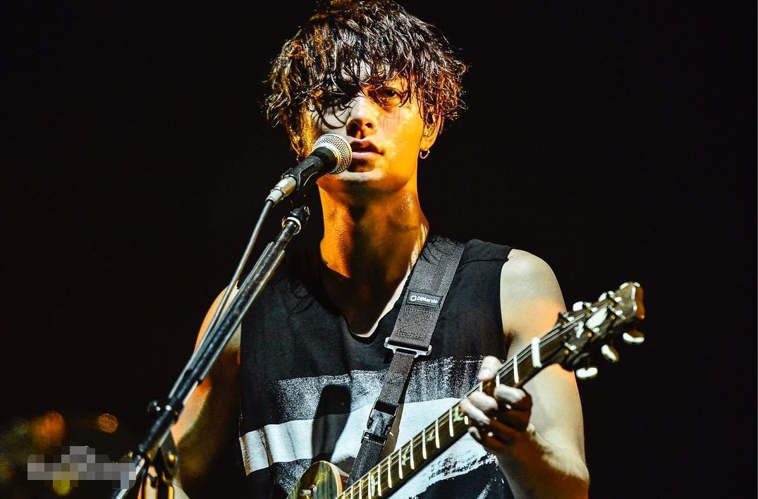 日本摇滚乐队吉他手感染新冠,其他成员身体状况良好