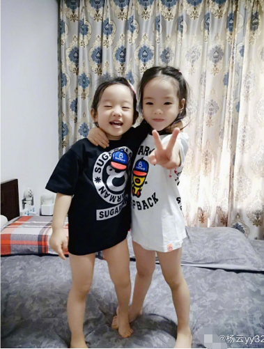 奥运冠军杨威妻子晒萌娃 3岁女儿做一字马很标准