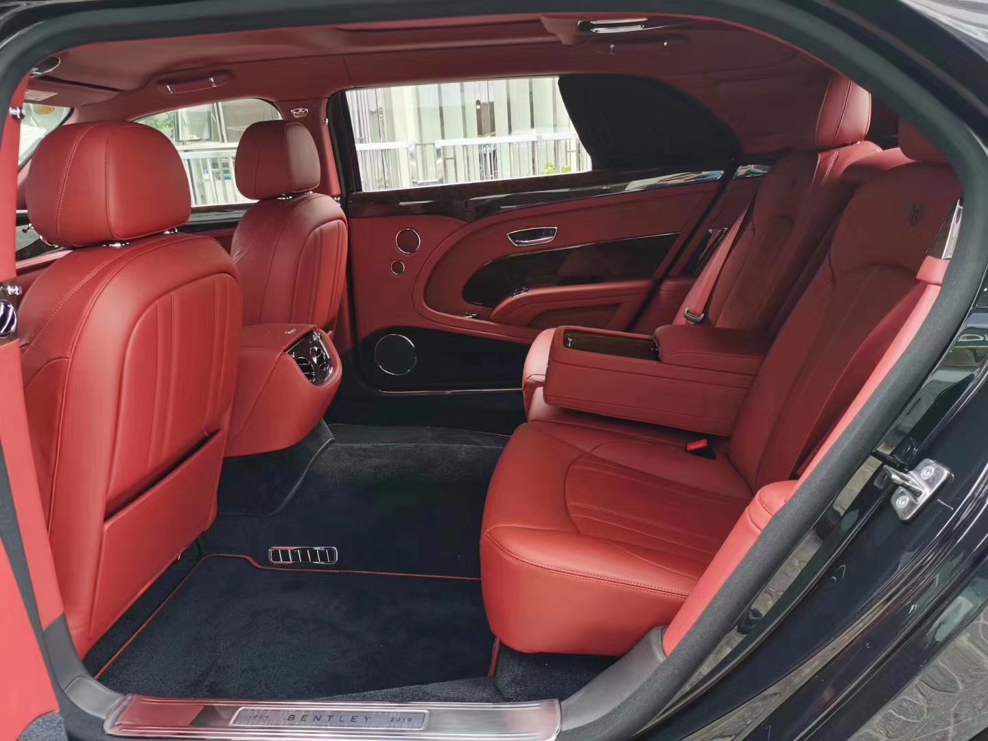 新款宾利慕尚奢华魅力裸利促销全国分期