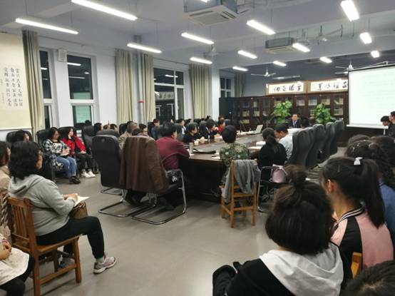崔锁江博士为师生、中小学生家长讲《论语》