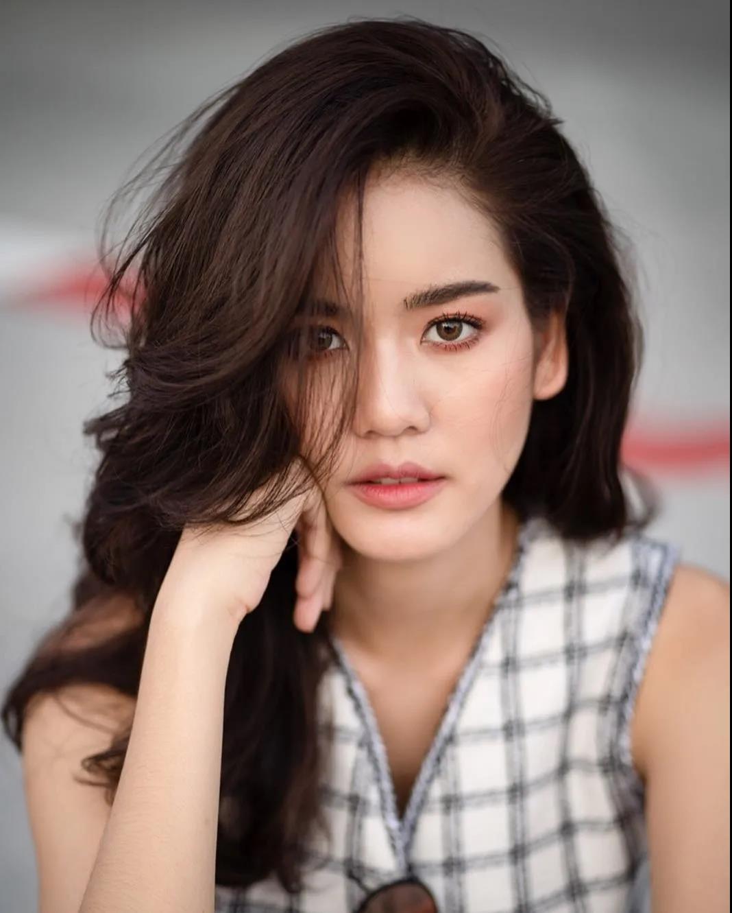 泰国美女"撒糖式微笑"征服百万网友