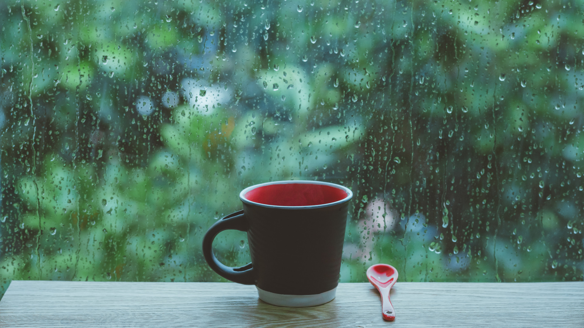 上海的雨和雨中的守沪人