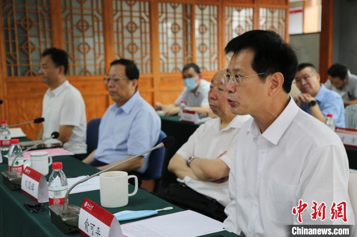 北京大学讲席教授、政府管理学院院长兼中国政治学研究中心主任俞可平。出版社供图