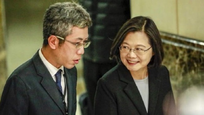 蔡英文办公室再传丑闻:发言人劈腿女记者_凤凰网