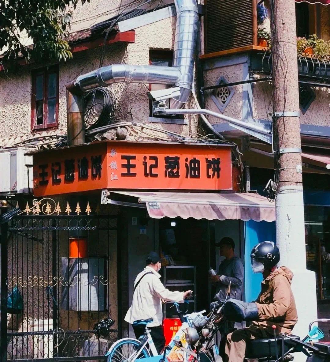 &copy; 哈触器