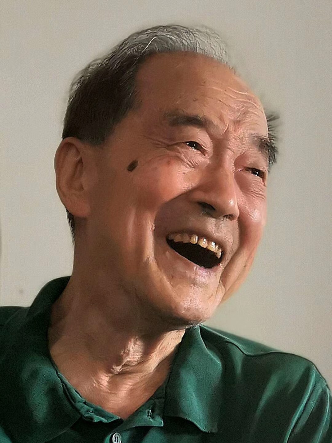 2019年9月,唐晓渡和徐敬亚夫妇去家中探望邵燕祥(徐敬亚/摄)