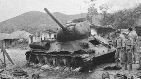揭秘朝鲜战场上的战斗奇迹：中国T-34坦克趁夜色摧毁5辆美军重型坦克