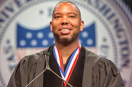 塔那西斯·科茨在霍华德大学的校庆日上发表演讲