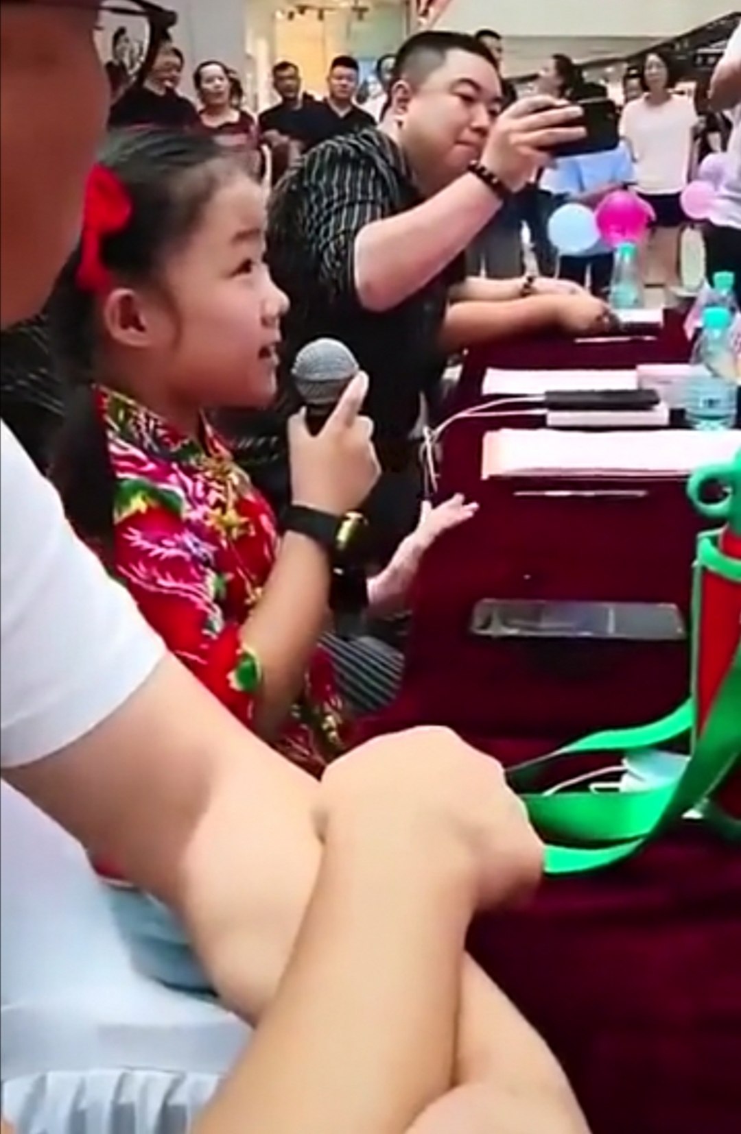 主办方回应8岁童星当评委系嘉宾身份无权决定选手去留