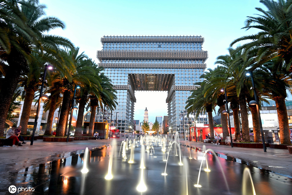 昆明街头现凯旋门