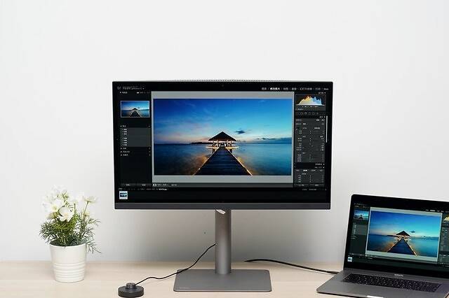 办公设计专业之选 明基PD2720U京东热销
