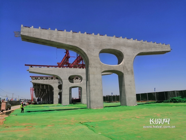 京雄高速有个"钢筋外卖"