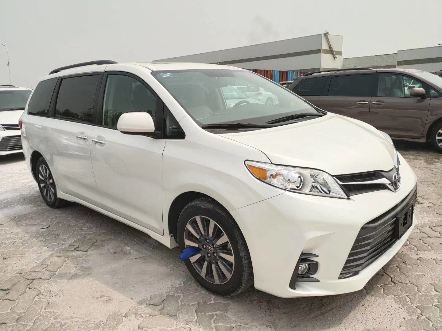 20款丰田塞纳四驱顶配58万起售优惠度大