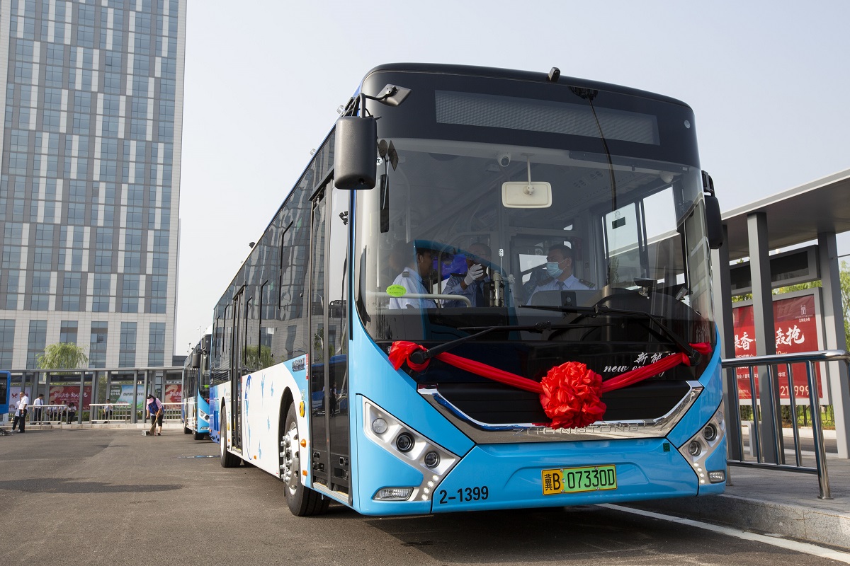 新能源公交首发车启动投入运营