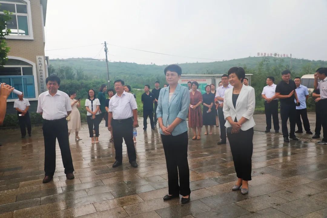 现场参观相公庄街道鸣羊山新时代文明实践基地