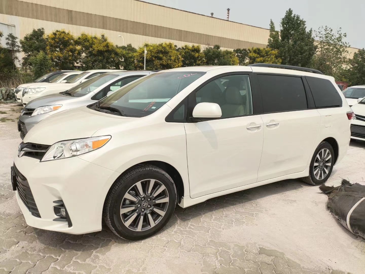 20款丰田塞纳四驱顶配58万起售优惠度大