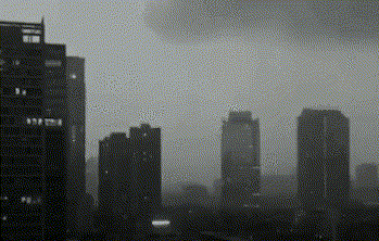 实拍：暴雨后成都黑云压城 堪比科幻大片
