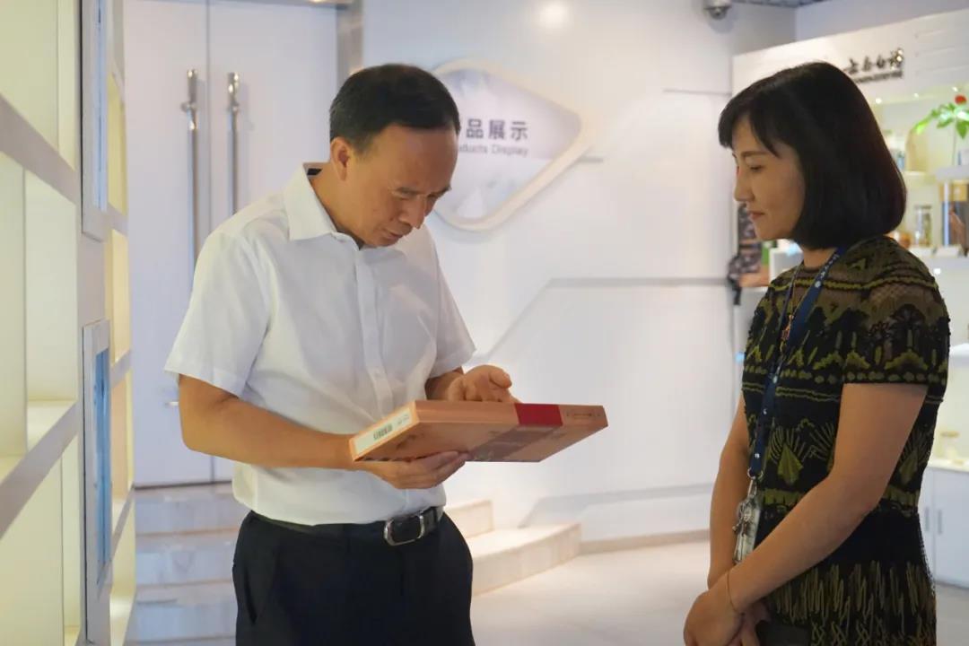 汪俊林董事长走进云南白药,与陈发树,王明辉董事长共谋市场,产业发展