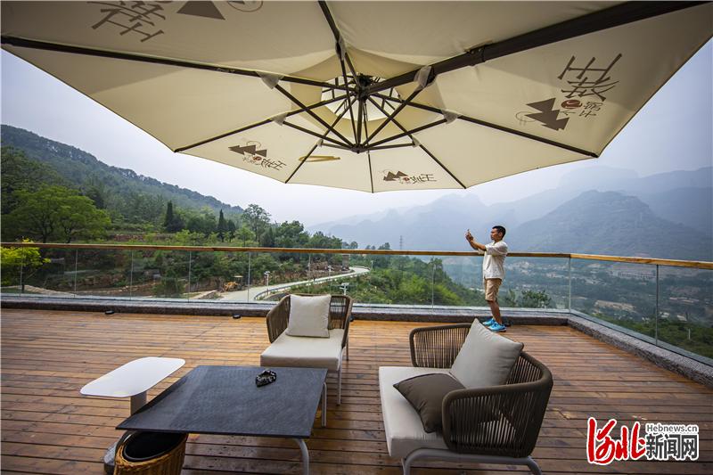 武安市王坡民宿村成为游客休闲度假热门打卡地。发挥生态资源、文化资源优势，武安着力打造休闲康养基地名片。通讯员 李树峰 摄