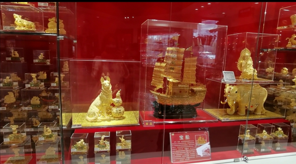 “大妈”没有疯抢黄金！实地探访菜百金市：买的没有卖的多