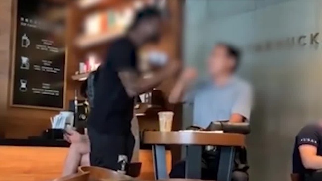 外国男子在上海咖啡厅喧哗反让劝说者出去 遭女顾客怒怼