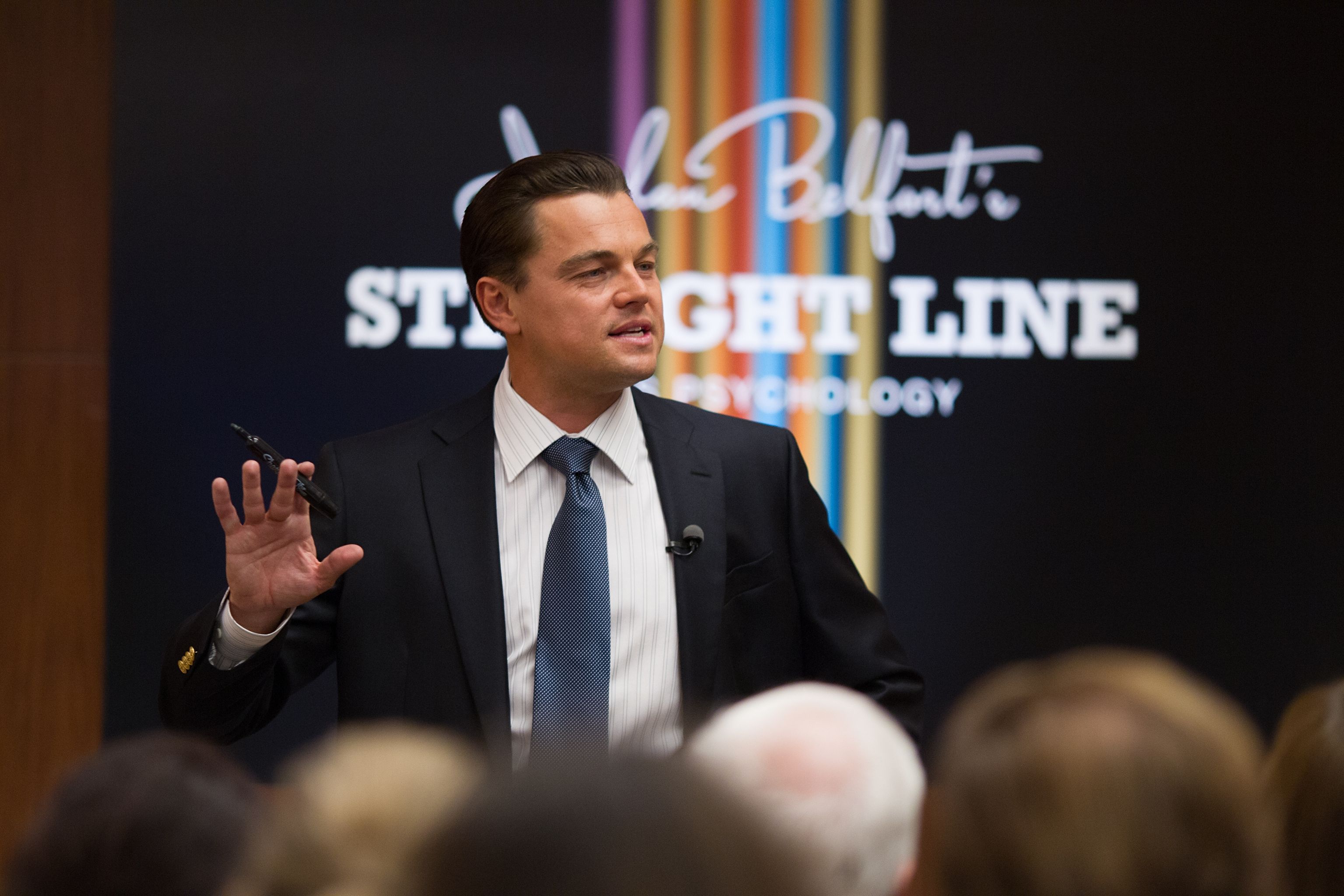 电影《华尔街之狼》剧照。