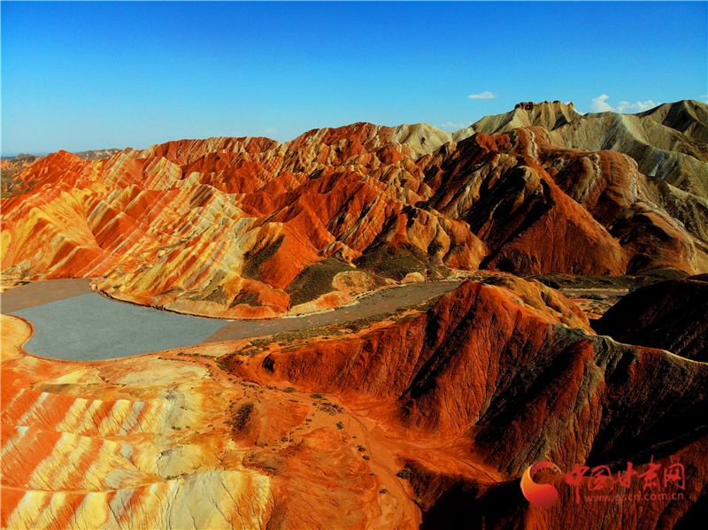 “人间调色板”实力圈粉 张掖丹霞乘风破浪“走花路”