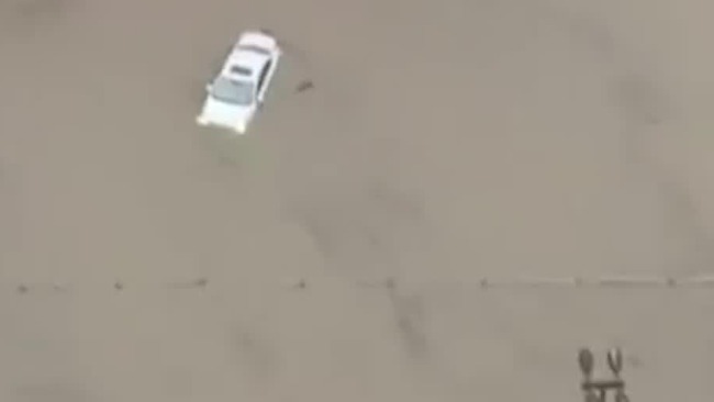 成都暴雨致多处被淹 有居民家中积水没过膝盖