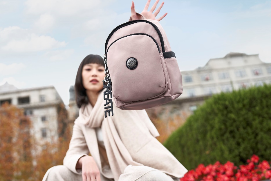 Kipling 发布2020秋冬新品，「袋」你踏上发现之旅_凤凰网