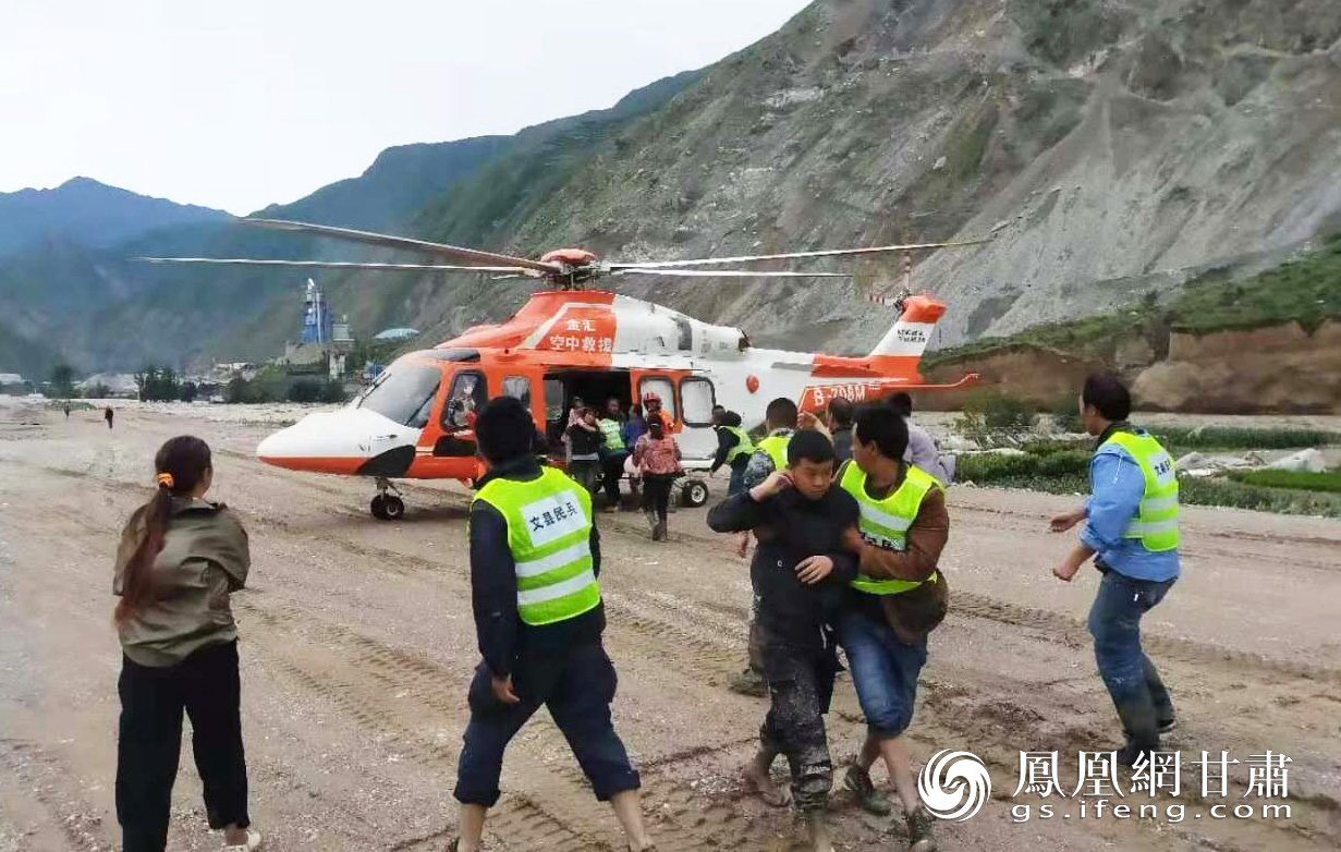 成功转移被困群众 甘肃省公航旅集团供图