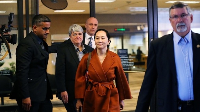 加拿大与FBI合谋，在机场故意拖延时间搜查孟晚舟？外交部回应_凤凰网