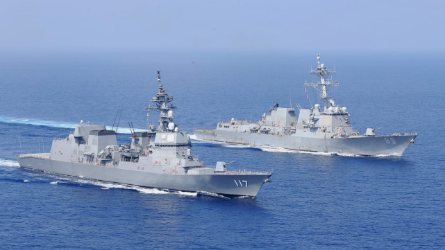 台媒：美军舰穿越台海，更接近大陆海岸线，遭解放军052D监视