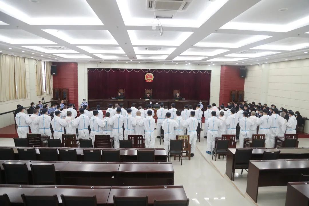 开枪夺人命 胡德华等黑社会性质组织在济南受审