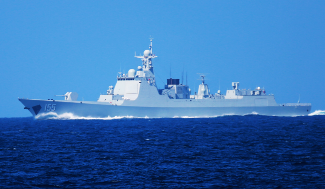 台媒：美军舰穿越台海，更接近大陆海岸线，遭解放军052D监视