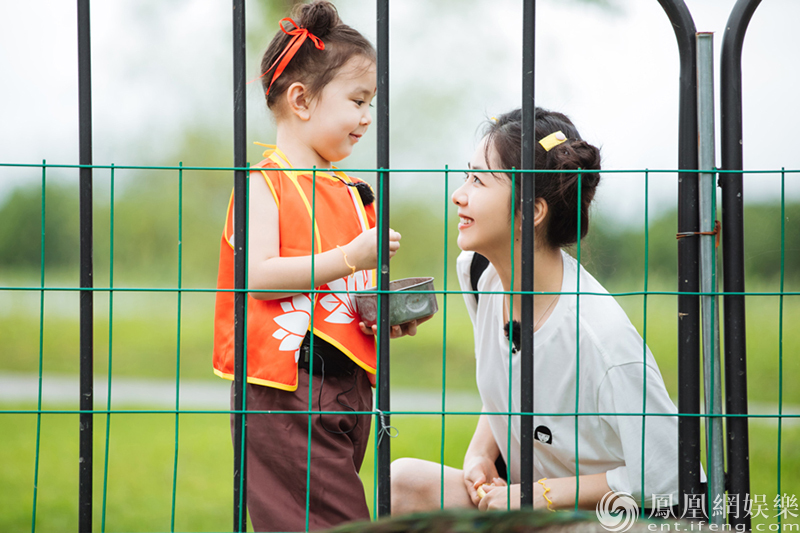 《奇妙小森林》开启最终任务谭松韵挑战出演“大灰狼” 《奇妙小森林》开启最终任务谭松韵挑战出演“大灰狼”