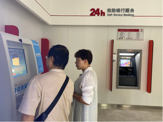 甘州区税务局与中国工商银行张掖分行合作，推出纳税人银行端自助申领发票业务。