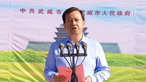 市委书记柳鹏出席活动并讲话.市委副书记,市长周伟主持活动.