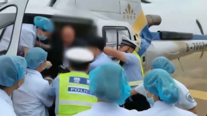 绵阳山洪阻断道路，直升机搭载3病人就医（视频）