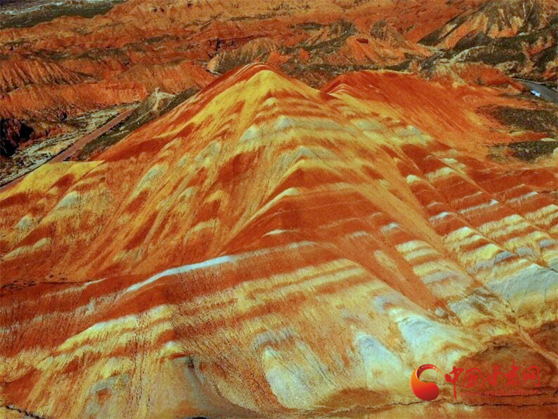 “人间调色板”实力圈粉 张掖丹霞乘风破浪“走花路”