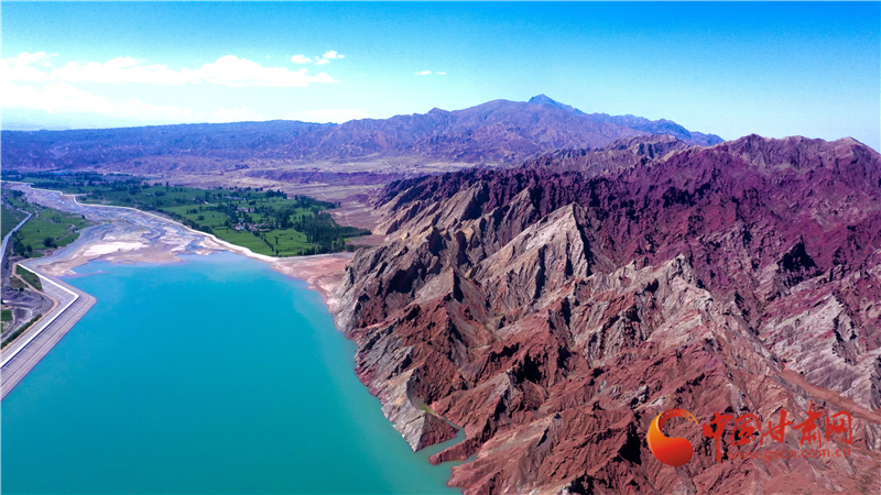 “人间调色板”实力圈粉 张掖丹霞乘风破浪“走花路”