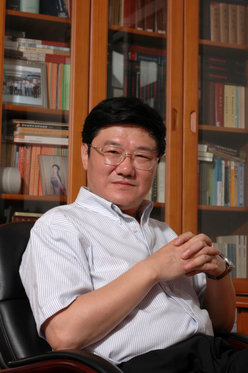 吴晓明，复旦大学复旦学院院长、复旦大学当代国外马克思主义研究中心主任，复旦大学哲学学院教授、博士生导师。