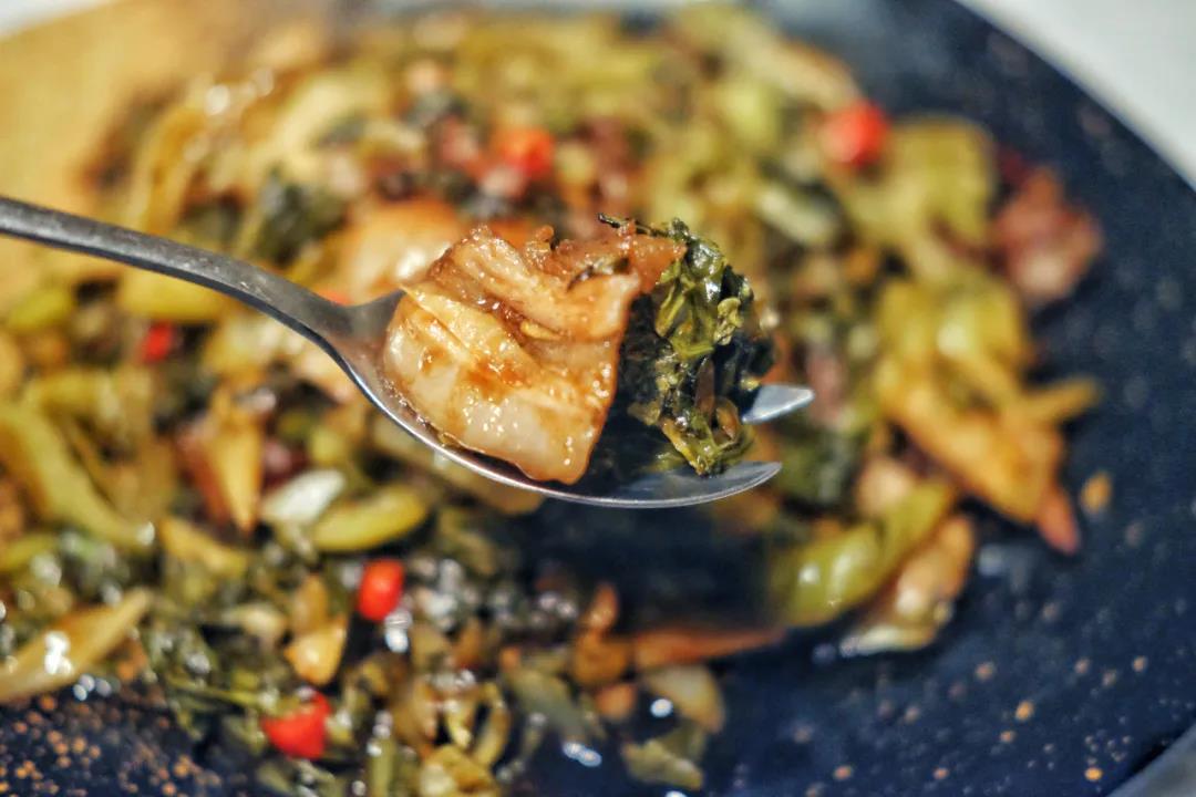 但花肉炒得略干,且与水绿菜的味道并没有很好地融于一身,印象相对平淡